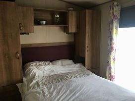 Devon Cliffs Holiday Park - Holiday Accommodation 7924 - Devon - 1189117 - thumbnail photo 8