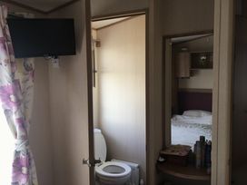 Devon Cliffs Holiday Park - Holiday Accommodation 7924 - Devon - 1189117 - thumbnail photo 9