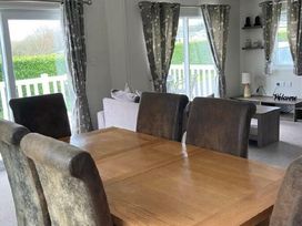 White Acres Holiday Park - Holiday Accommodation 8002 - Cornwall - 1189123 - thumbnail photo 7