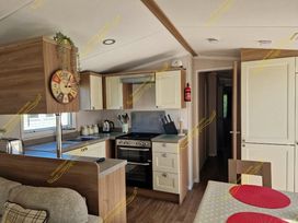 Kiln Park Holiday Park - Holiday Accommodation 8085 - South Wales - 1189126 - thumbnail photo 3