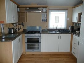 Kingfisher Caravan Park - Holiday Accommodation 809 - Lincolnshire - 1189127 - thumbnail photo 3