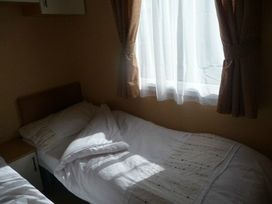 Kingfisher Caravan Park - Holiday Accommodation 809 - Lincolnshire - 1189127 - thumbnail photo 5