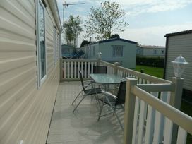 Kingfisher Caravan Park - Holiday Accommodation 809 - Lincolnshire - 1189127 - thumbnail photo 6