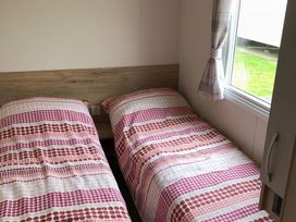 Kiln Park Holiday Park - Holiday Accommodation 8093 - South Wales - 1189128 - thumbnail photo 9