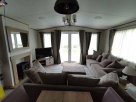 Primrose Valley Holiday Park - Holiday Accommodation 812 - North Yorkshire (incl. Whitby) - 1189133 - thumbnail photo 4