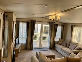 Primrose Valley Holiday Park - Holiday Accommodation 812 - North Yorkshire (incl. Whitby) - 1189133 - thumbnail photo 7