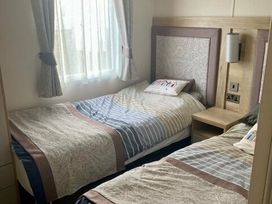 Primrose Valley Holiday Park - Holiday Accommodation 812 - North Yorkshire (incl. Whitby) - 1189133 - thumbnail photo 15