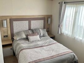 Primrose Valley Holiday Park - Holiday Accommodation 812 - North Yorkshire (incl. Whitby) - 1189133 - thumbnail photo 16