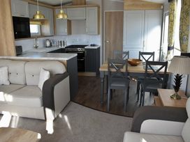Blue Dolphin Holiday Park - Holiday Accommodation 8128 - North Yorkshire (incl. Whitby) - 1189134 - thumbnail photo 2