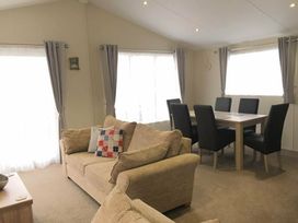Manor Park Holiday Village - Holiday Accommodation 8164 - Norfolk - 1189136 - thumbnail photo 5