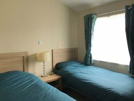 Manor Park Holiday Village - Holiday Accommodation 8164 - Norfolk - 1189136 - thumbnail photo 10