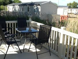 Manor Park Holiday Village - Holiday Accommodation 8252 - Norfolk - 1189142 - thumbnail photo 3