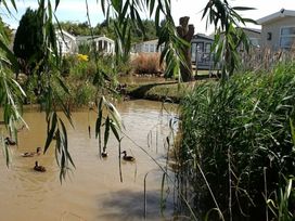 Manor Park Holiday Village - Holiday Accommodation 8252 - Norfolk - 1189142 - thumbnail photo 4