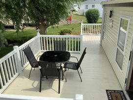 Manor Park Holiday Village - Holiday Accommodation 8252 - Norfolk - 1189142 - thumbnail photo 7