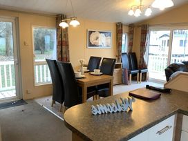 Manor Park Holiday Village - Holiday Accommodation 8252 - Norfolk - 1189142 - thumbnail photo 9