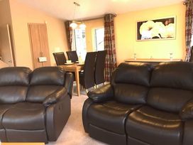 Manor Park Holiday Village - Holiday Accommodation 8252 - Norfolk - 1189142 - thumbnail photo 11