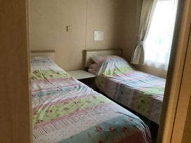 Manor Park Holiday Village - Holiday Accommodation 8252 - Norfolk - 1189142 - thumbnail photo 14