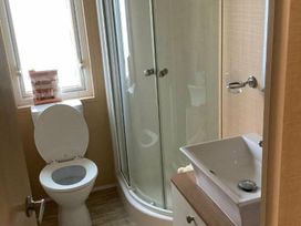 Manor Park Holiday Village - Holiday Accommodation 8252 - Norfolk - 1189142 - thumbnail photo 15
