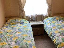 Manor Park Holiday Village - Holiday Accommodation 8252 - Norfolk - 1189142 - thumbnail photo 17