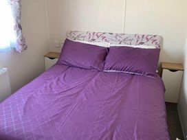 Caister Holiday Park - Holiday Accommodation 8272 - Norfolk - 1189144 - thumbnail photo 9