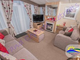 Devon Cliffs Holiday Park - Holiday Accommodation 8305 - Devon - 1189151 - thumbnail photo 3