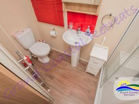 Devon Cliffs Holiday Park - Holiday Accommodation 8305 - Devon - 1189151 - thumbnail photo 6
