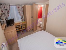 Devon Cliffs Holiday Park - Holiday Accommodation 8305 - Devon - 1189151 - thumbnail photo 9