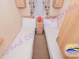 Devon Cliffs Holiday Park - Holiday Accommodation 8305 - Devon - 1189151 - thumbnail photo 12