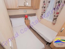 Devon Cliffs Holiday Park - Holiday Accommodation 8305 - Devon - 1189151 - thumbnail photo 13