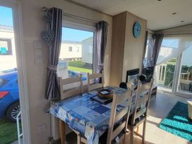 Golden Sands - Holiday Accommodation 8353 - Lincolnshire - 1189154 - thumbnail photo 13