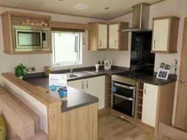 Lyons Sunnysands Holiday Park - Holiday Accommodation 8412 - Mid Wales - 1189157 - thumbnail photo 2