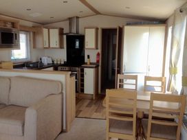 Lyons Sunnysands Holiday Park - Holiday Accommodation 8412 - Mid Wales - 1189157 - thumbnail photo 4