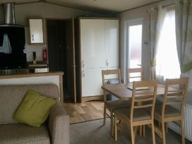 Lyons Sunnysands Holiday Park - Holiday Accommodation 8412 - Mid Wales - 1189157 - thumbnail photo 5