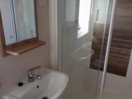 Lyons Sunnysands Holiday Park - Holiday Accommodation 8412 - Mid Wales - 1189157 - thumbnail photo 10