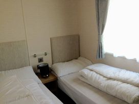 Lyons Sunnysands Holiday Park - Holiday Accommodation 8412 - Mid Wales - 1189157 - thumbnail photo 11