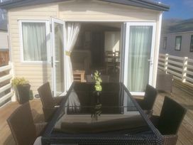 Lyons Sunnysands Holiday Park - Holiday Accommodation 8412 - Mid Wales - 1189157 - thumbnail photo 12