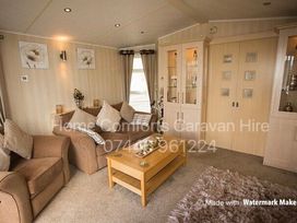 Golden Gate Holiday Centre - Holiday Accommodation 846 - North Wales - 1189165 - thumbnail photo 4