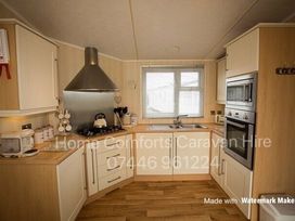 Golden Gate Holiday Centre - Holiday Accommodation 846 - North Wales - 1189165 - thumbnail photo 5