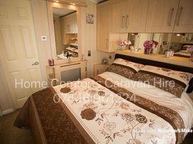 Golden Gate Holiday Centre - Holiday Accommodation 846 - North Wales - 1189165 - thumbnail photo 8