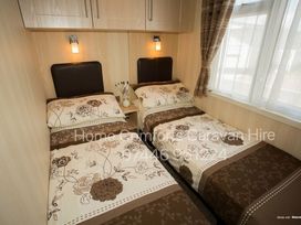 Golden Gate Holiday Centre - Holiday Accommodation 846 - North Wales - 1189165 - thumbnail photo 9
