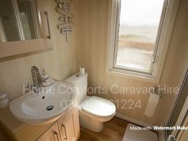 Golden Gate Holiday Centre - Holiday Accommodation 846 - North Wales - 1189165 - thumbnail photo 12