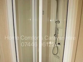 Golden Gate Holiday Centre - Holiday Accommodation 846 - North Wales - 1189165 - thumbnail photo 13