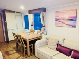 Seashore Holiday Park - Holiday Accommodation 848 - Norfolk - 1189169 - thumbnail photo 3
