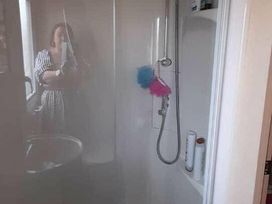 Browns Holiday Park - Holiday Accommodation 8510 - North Wales - 1189173 - thumbnail photo 7