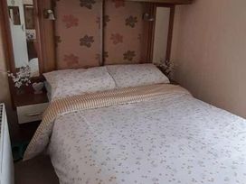 Browns Holiday Park - Holiday Accommodation 8510 - North Wales - 1189173 - thumbnail photo 12