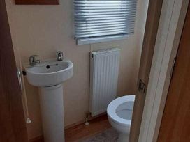 Browns Holiday Park - Holiday Accommodation 8510 - North Wales - 1189173 - thumbnail photo 14
