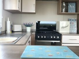 Cleethorpes Beach Holiday Park - Holiday Accommodation 8527 - Lincolnshire - 1189174 - thumbnail photo 7