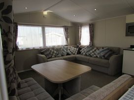 Caister Holiday Park - Holiday Accommodation 8567 - Norfolk - 1189175 - thumbnail photo 2