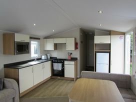 Caister Holiday Park - Holiday Accommodation 8567 - Norfolk - 1189175 - thumbnail photo 5