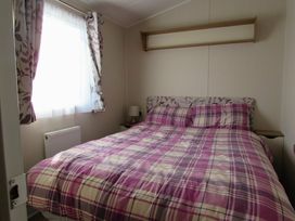 Caister Holiday Park - Holiday Accommodation 8567 - Norfolk - 1189175 - thumbnail photo 6